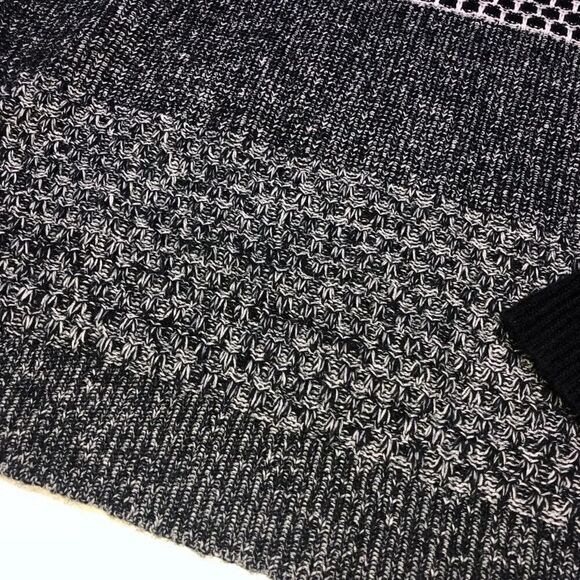 American Eagle Vintage Boyfriend Black and White Knitted Crewneck Sweater Small - Picture 3 of 6